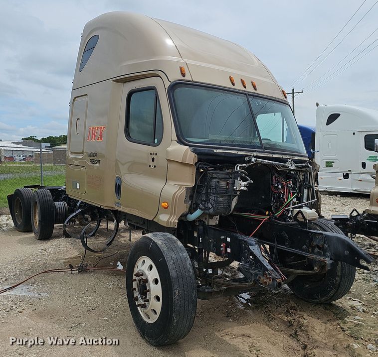 image for item EJ5478 2016 Freightliner Cascadia 125 semi truck