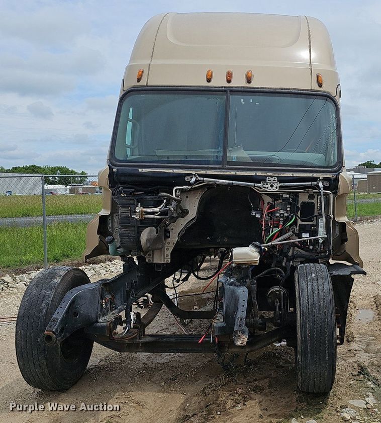 image for item EJ5478 2016 Freightliner Cascadia 125 semi truck