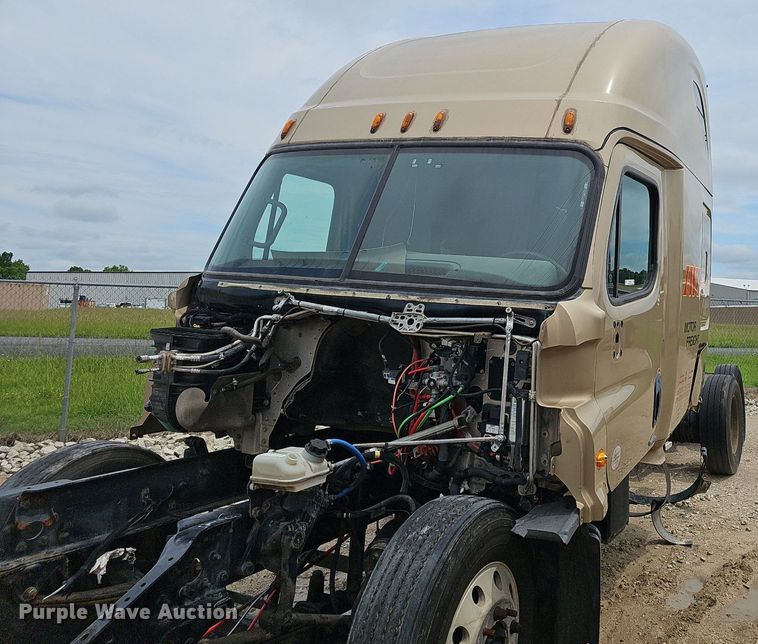 image for item EJ5478 2016 Freightliner Cascadia 125 semi truck