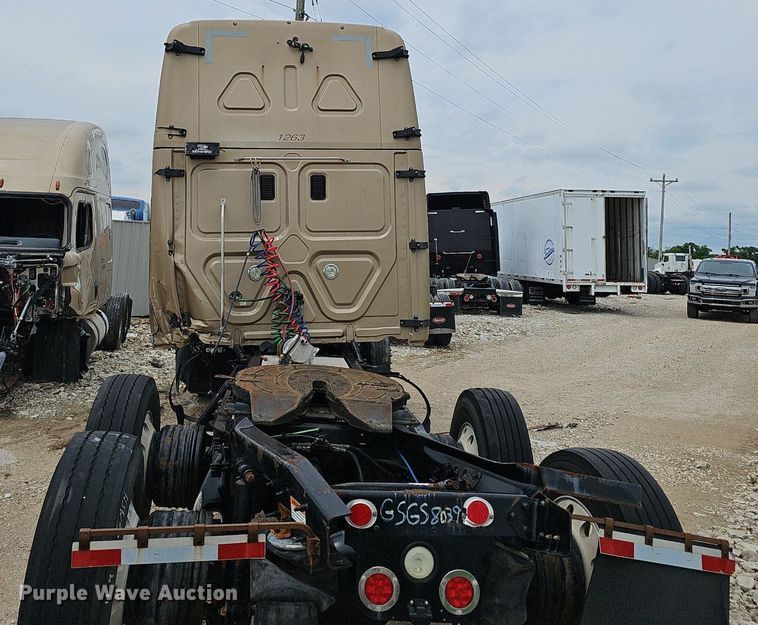 image for item EJ5478 2016 Freightliner Cascadia 125 semi truck