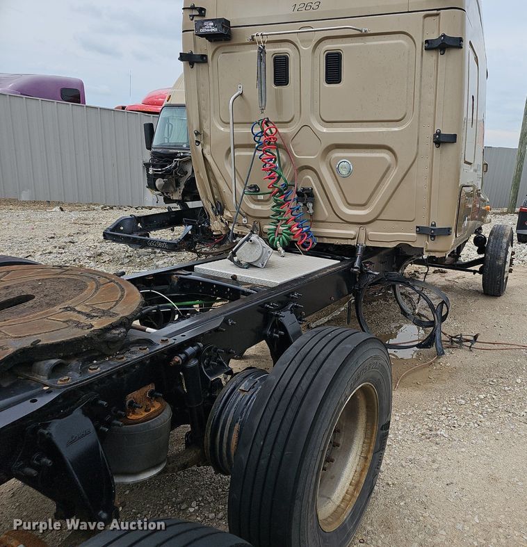 image for item EJ5478 2016 Freightliner Cascadia 125 semi truck