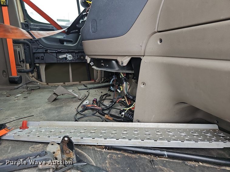 image for item EJ5478 2016 Freightliner Cascadia 125 semi truck