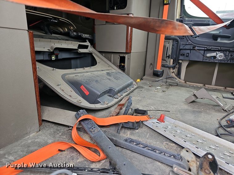 image for item EJ5478 2016 Freightliner Cascadia 125 semi truck