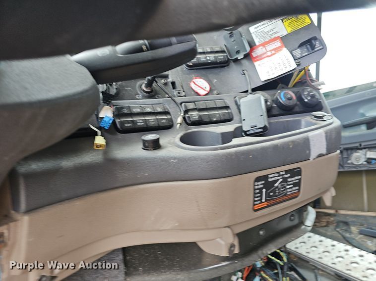 image for item EJ5478 2016 Freightliner Cascadia 125 semi truck