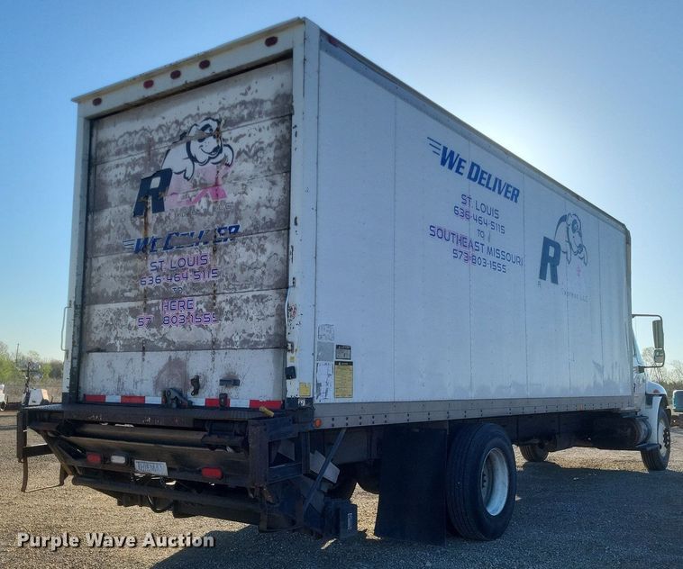 image for item EJ7906 2006 International 4300 box truck