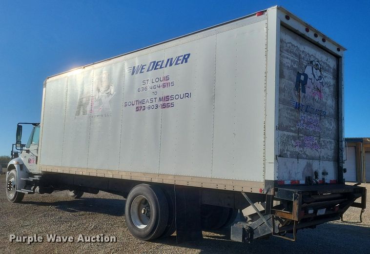 image for item EJ7906 2006 International 4300 box truck