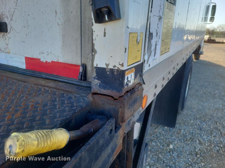 image for item EJ7906 2006 International 4300 box truck