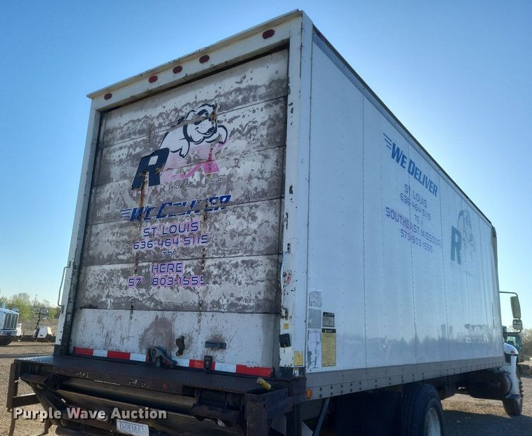 image for item EJ7906 2006 International 4300 box truck