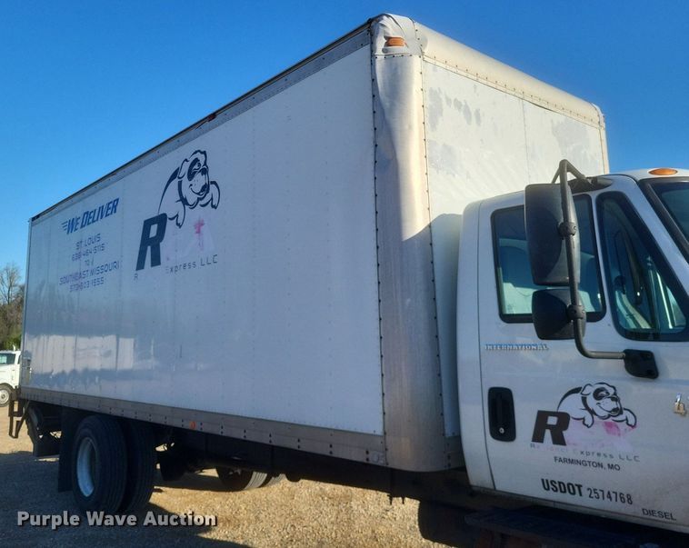 image for item EJ7906 2006 International 4300 box truck