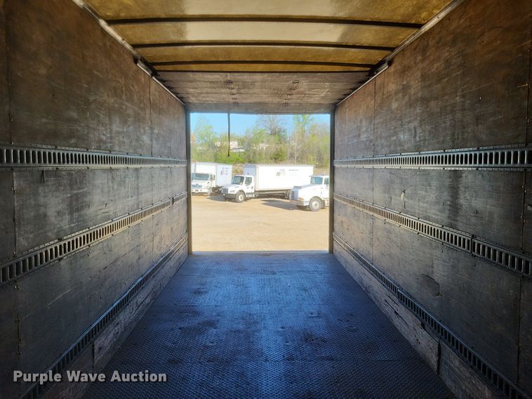 image for item EJ7906 2006 International 4300 box truck