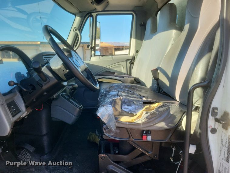 image for item EJ7906 2006 International 4300 box truck