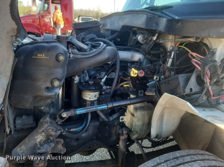 image for item EJ7906 2006 International 4300 box truck