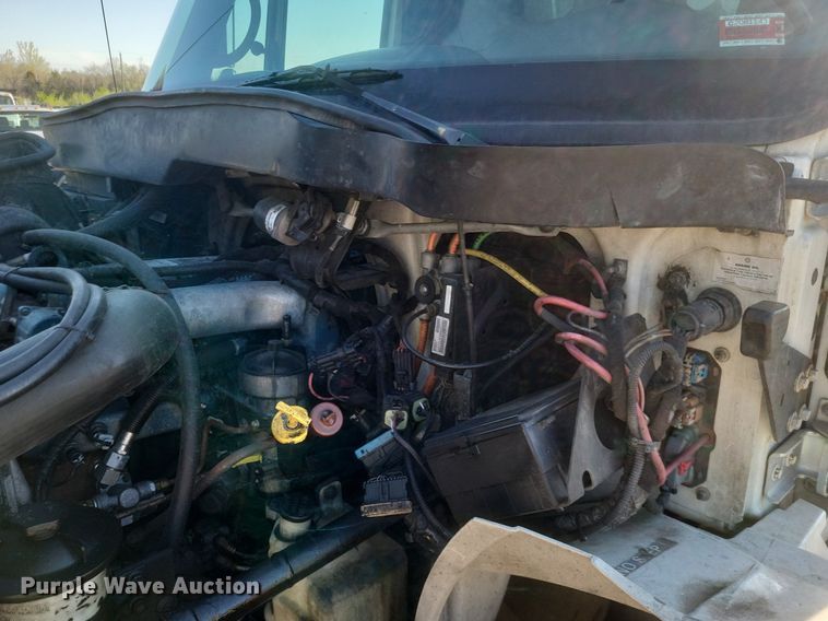 image for item EJ7906 2006 International 4300 box truck