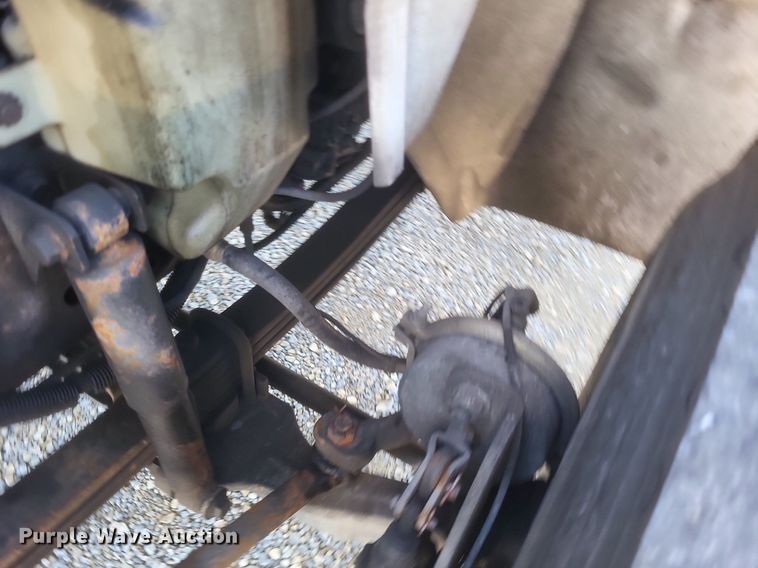 image for item EJ7906 2006 International 4300 box truck