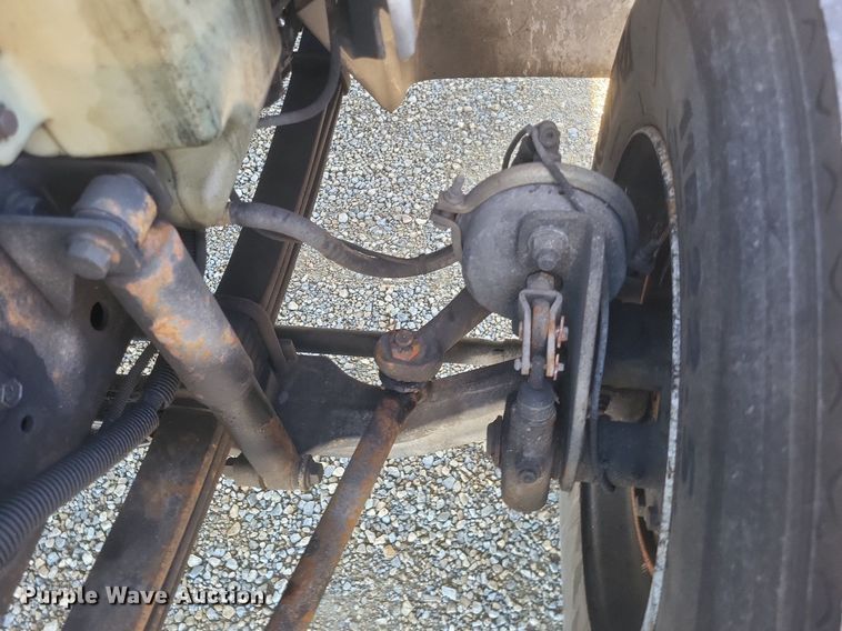 image for item EJ7906 2006 International 4300 box truck