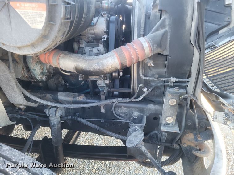 image for item EJ7906 2006 International 4300 box truck