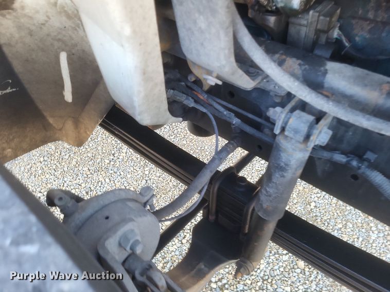 image for item EJ7906 2006 International 4300 box truck