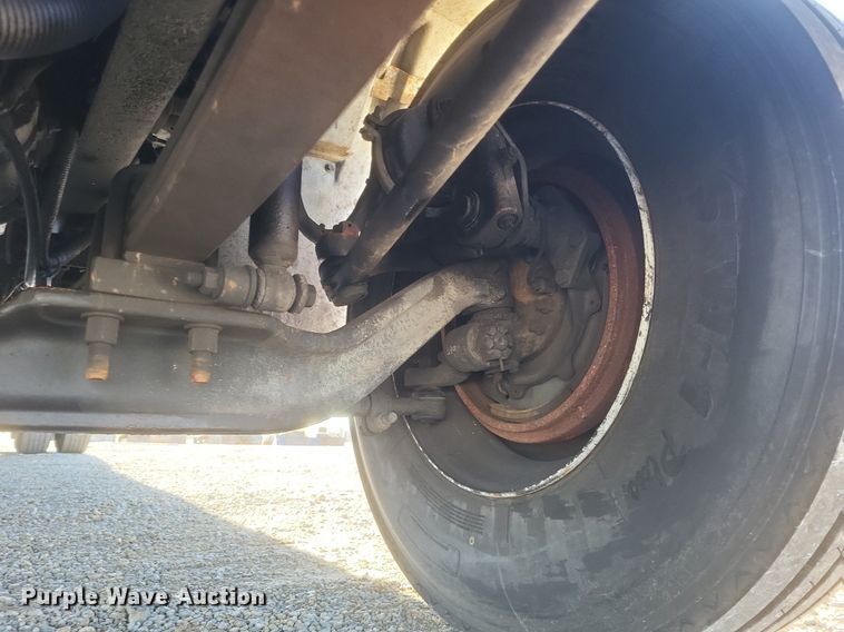 image for item EJ7906 2006 International 4300 box truck