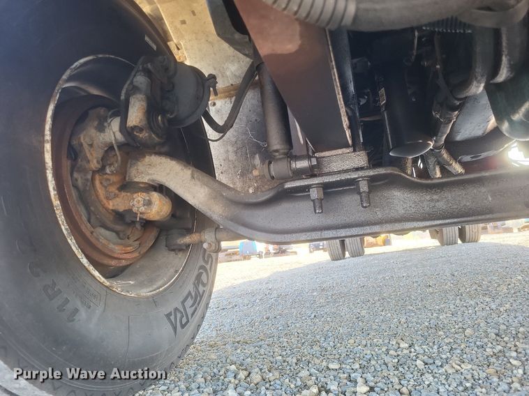 image for item EJ7906 2006 International 4300 box truck