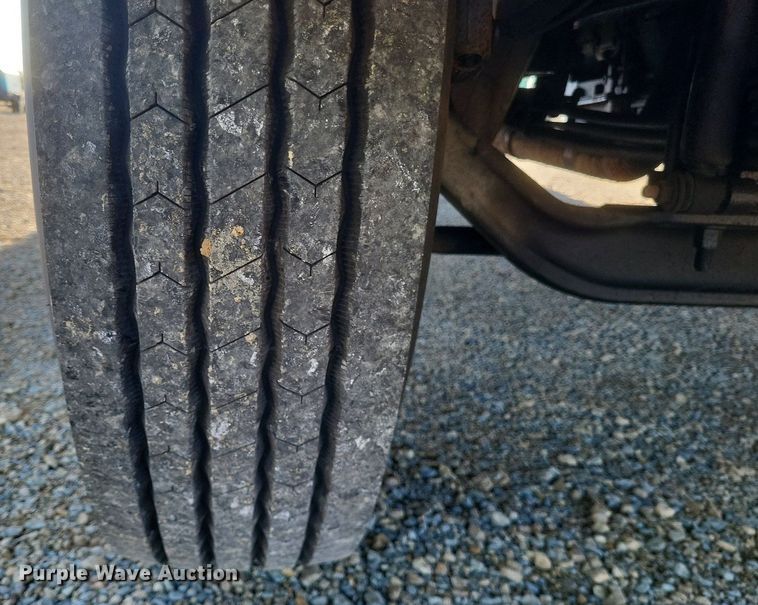 image for item EJ7906 2006 International 4300 box truck