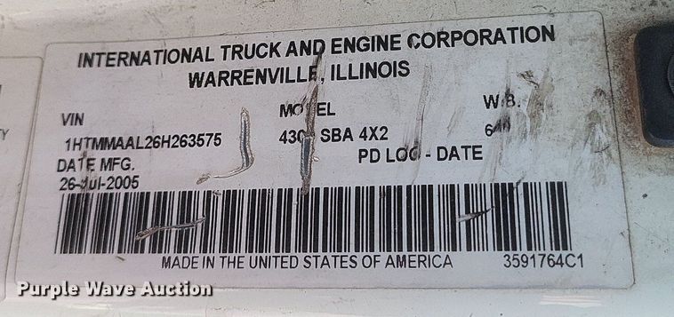 image for item EJ7906 2006 International 4300 box truck