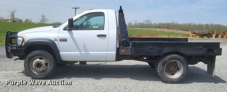 image for item EJ7922 2010 Dodge Ram 5500HD flatbed truck