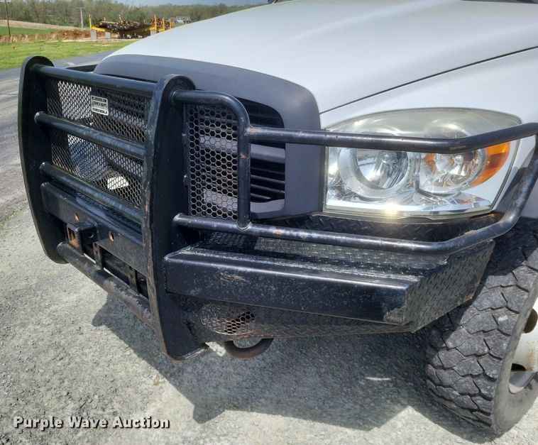 image for item EJ7922 2010 Dodge Ram 5500HD flatbed truck