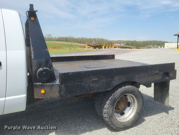 image for item EJ7922 2010 Dodge Ram 5500HD flatbed truck