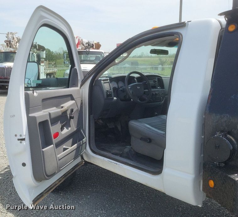 image for item EJ7922 2010 Dodge Ram 5500HD flatbed truck