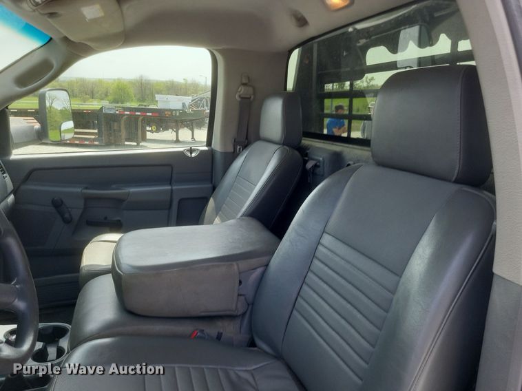 image for item EJ7922 2010 Dodge Ram 5500HD flatbed truck