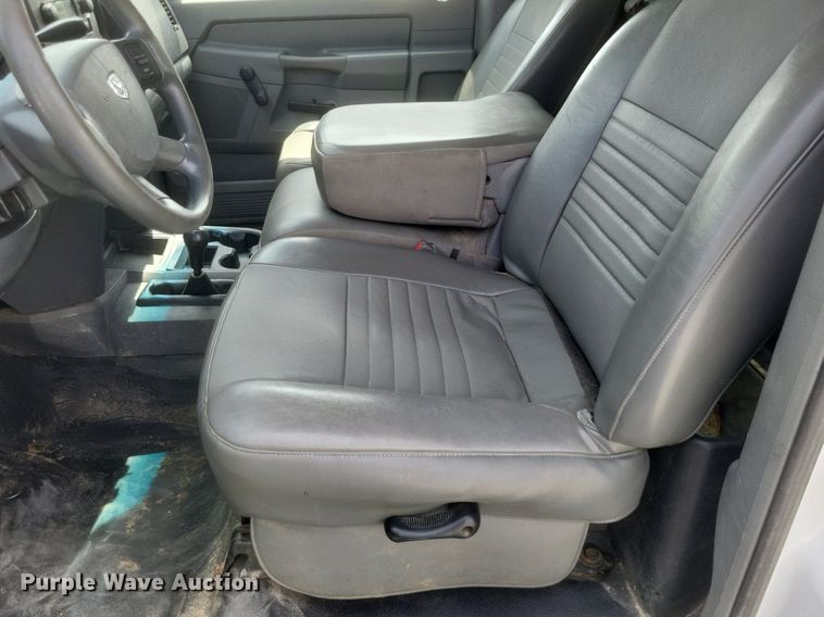 image for item EJ7922 2010 Dodge Ram 5500HD flatbed truck