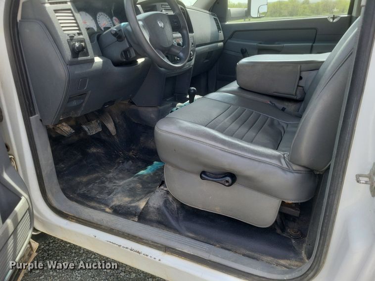 image for item EJ7922 2010 Dodge Ram 5500HD flatbed truck