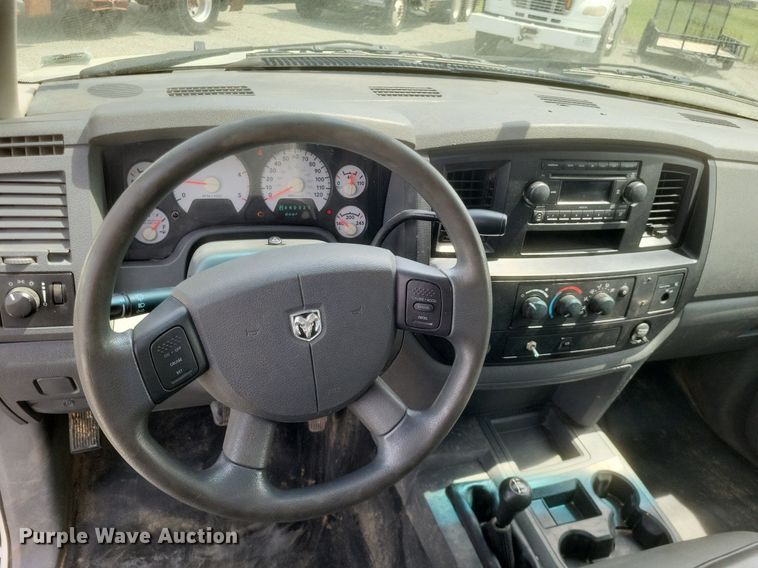 image for item EJ7922 2010 Dodge Ram 5500HD flatbed truck