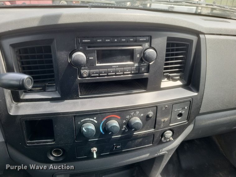 image for item EJ7922 2010 Dodge Ram 5500HD flatbed truck