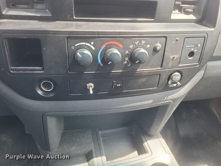 image for item EJ7922 2010 Dodge Ram 5500HD flatbed truck