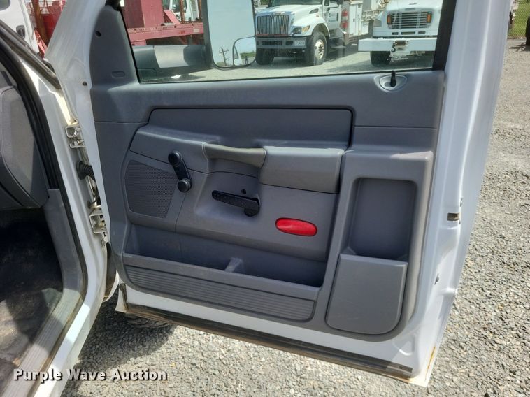 image for item EJ7922 2010 Dodge Ram 5500HD flatbed truck