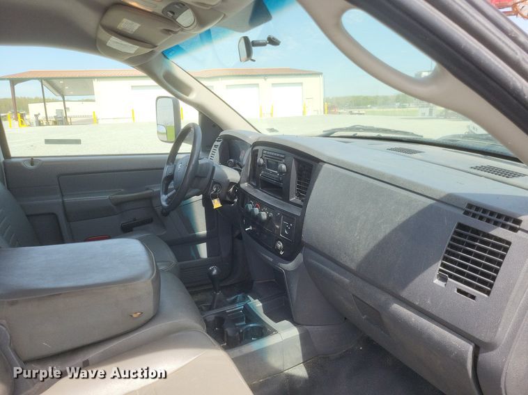 image for item EJ7922 2010 Dodge Ram 5500HD flatbed truck