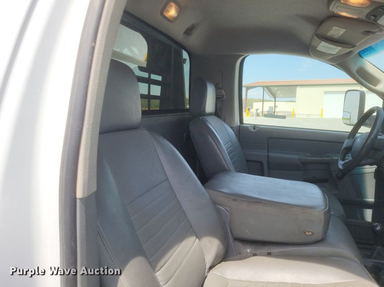 image for item EJ7922 2010 Dodge Ram 5500HD flatbed truck