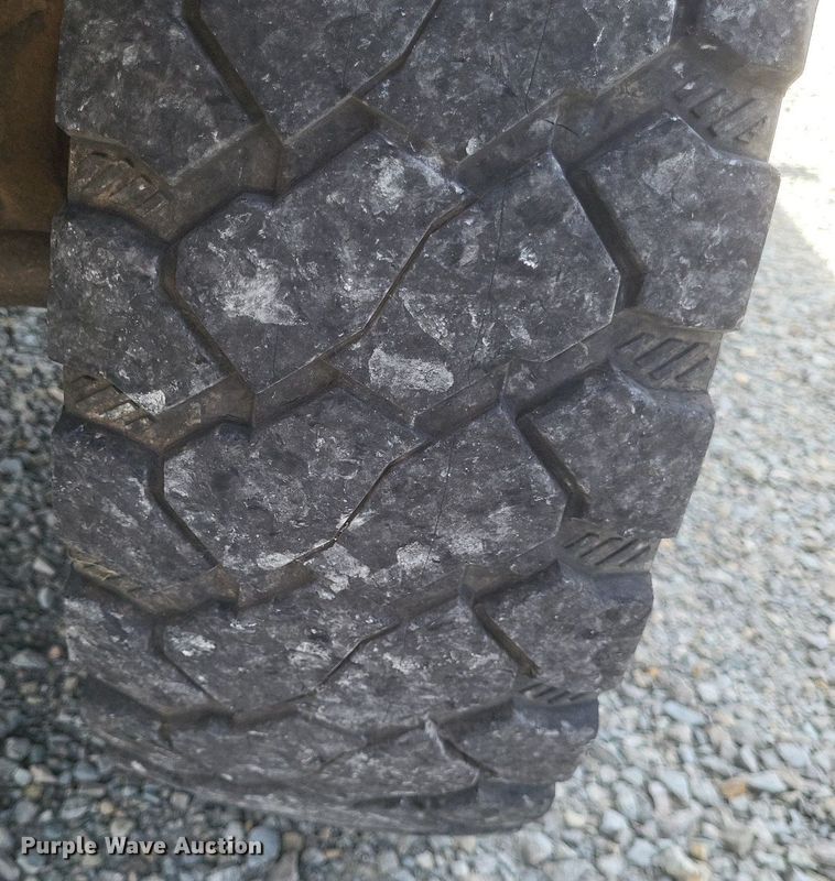 image for item EJ7922 2010 Dodge Ram 5500HD flatbed truck