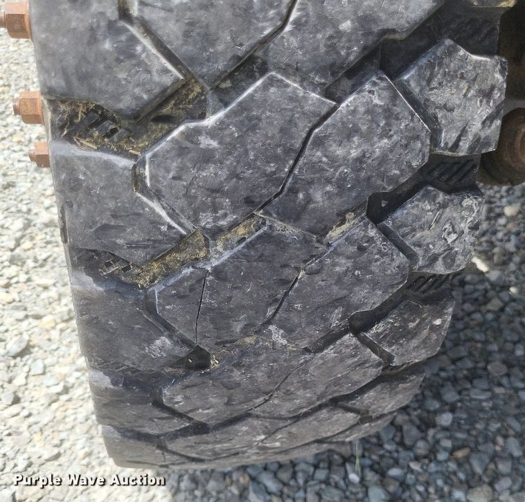 image for item EJ7922 2010 Dodge Ram 5500HD flatbed truck