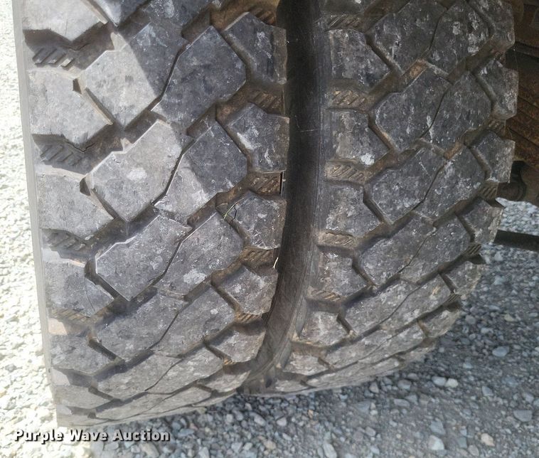 image for item EJ7922 2010 Dodge Ram 5500HD flatbed truck