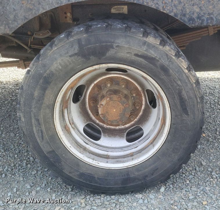 image for item EJ7922 2010 Dodge Ram 5500HD flatbed truck