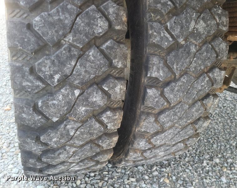 image for item EJ7922 2010 Dodge Ram 5500HD flatbed truck