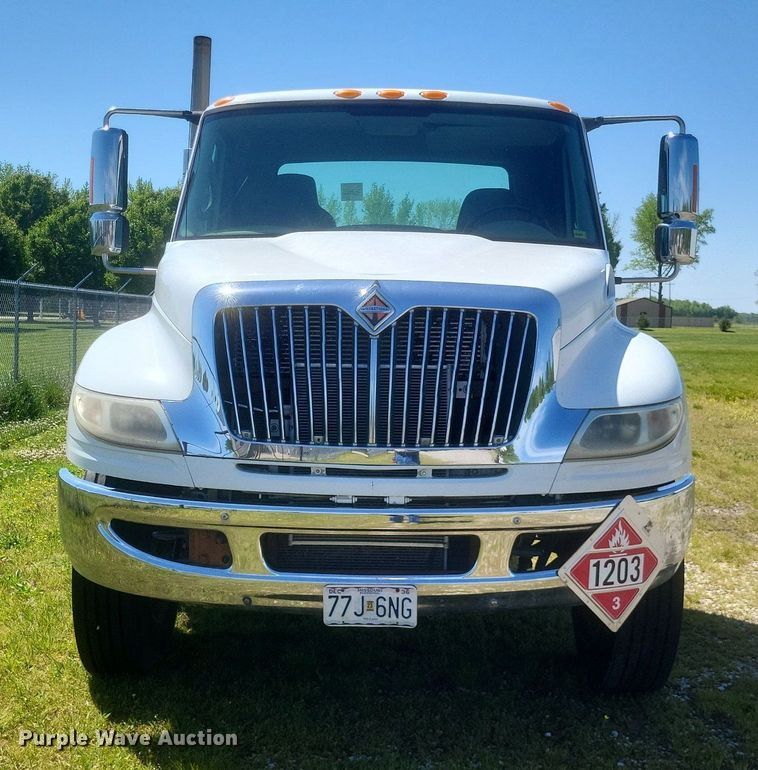 image for item EJ7952 2010 International  4400 truck cab and chassis