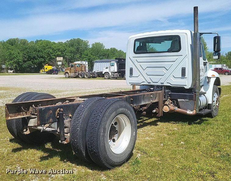 image for item EJ7952 2010 International  4400 truck cab and chassis