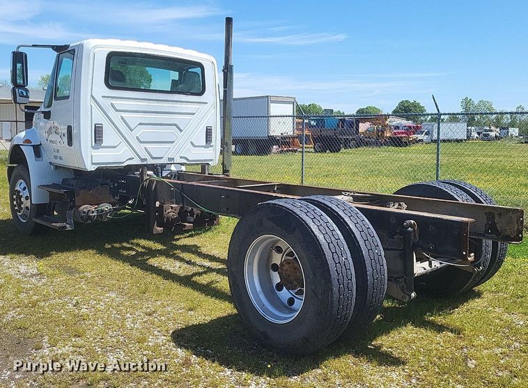 image for item EJ7952 2010 International  4400 truck cab and chassis