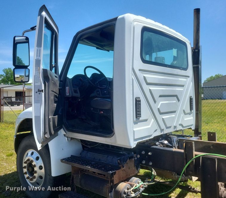 image for item EJ7952 2010 International  4400 truck cab and chassis