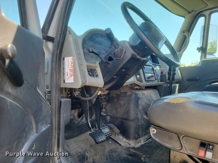 image for item EJ7952 2010 International  4400 truck cab and chassis