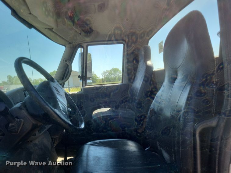 image for item EJ7952 2010 International  4400 truck cab and chassis