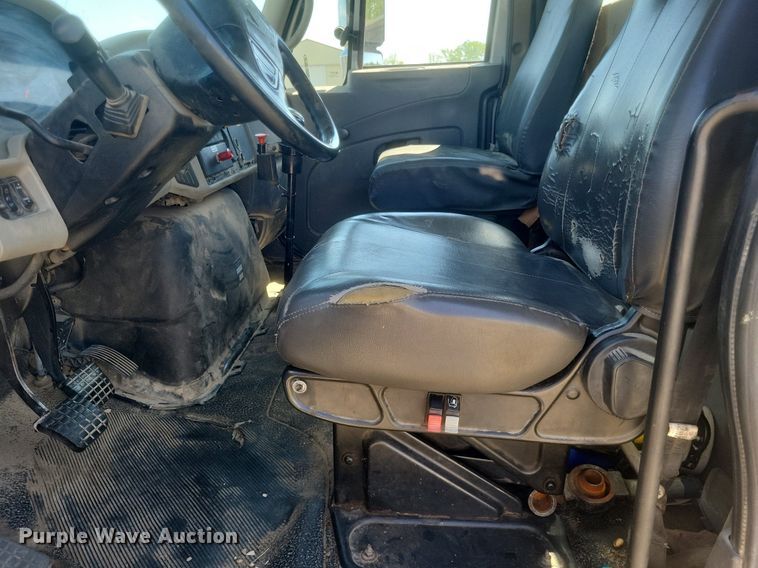 image for item EJ7952 2010 International  4400 truck cab and chassis